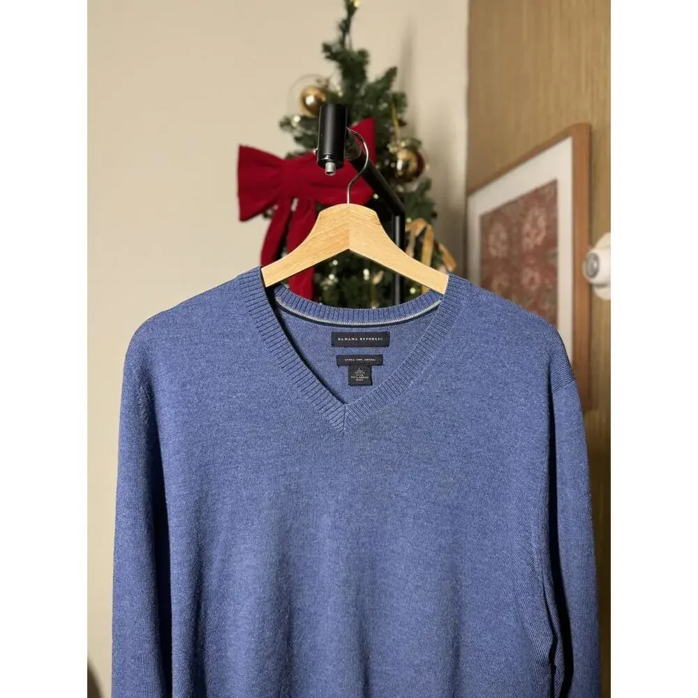 Banana Republic Men's V-Neck Sweater Blue Large